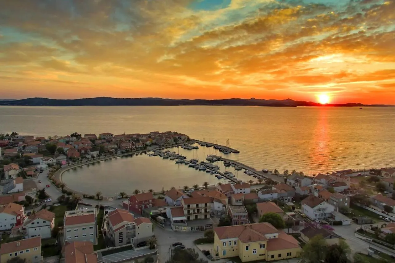 Apartments With A Parking Space Bibinje, Zadar - 21624 0*, Bibinje Chorwacja